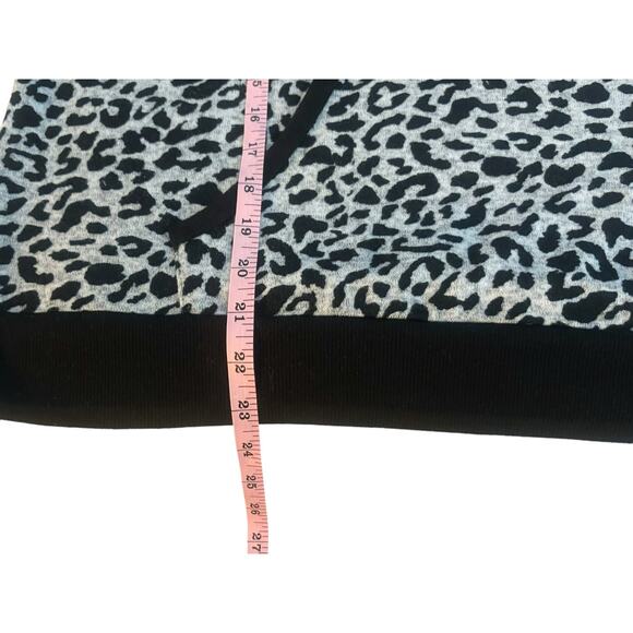 Coco + Carmen Gray/Black Hooded Cheetah Print Sweater Womens Size L/XL - Picture 4 of 7